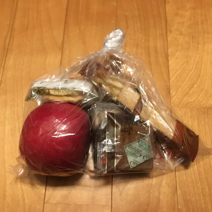 お土産にもらったリンゴ・ネットショップ