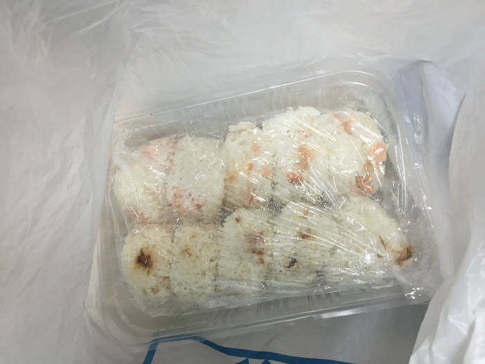 おにぎり差し入れ